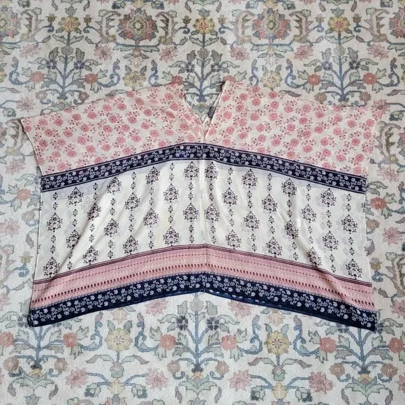 Vince Camuto Bohemian Floral Poncho Women's M/L - Picture 2 of 5